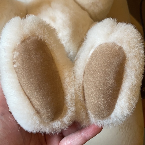 Vermont Teddy Bear, jointed, cream colored fur, blue eyes, in EUC - Picture 4 of 10